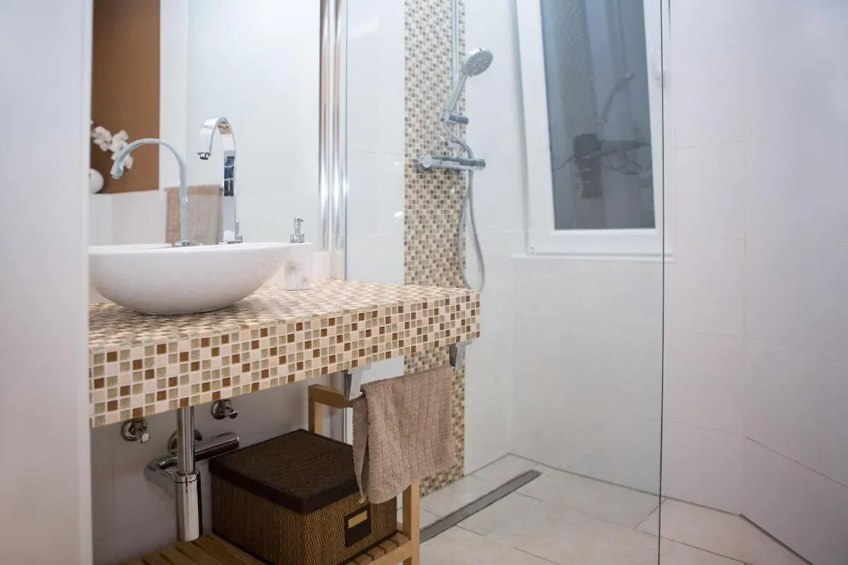 Stylish City Apartment At Central Station Dusseldorf Germany